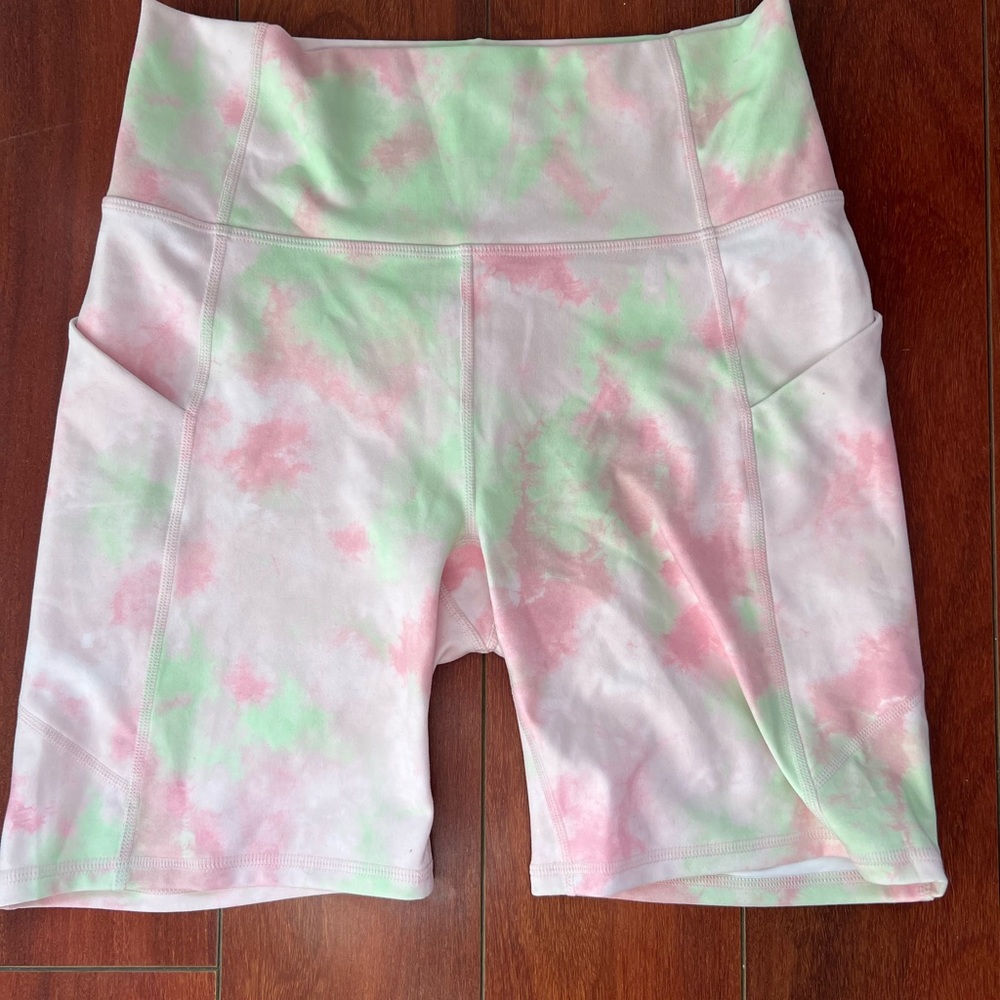 Fabletics 7” biker shorts